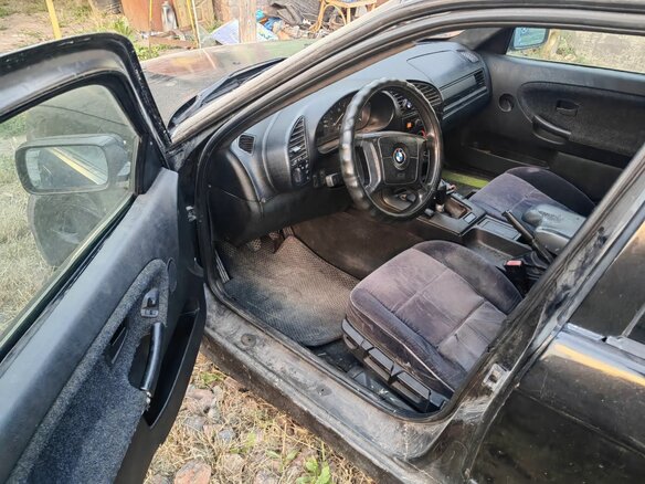 1994 BMW 3 серии 318i III (E36), чёрный, 300000 рублей - вид 5