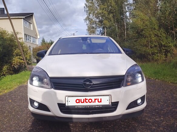 2012 Opel Astra H Рестайлинг, белый, 480000 рублей - вид 2