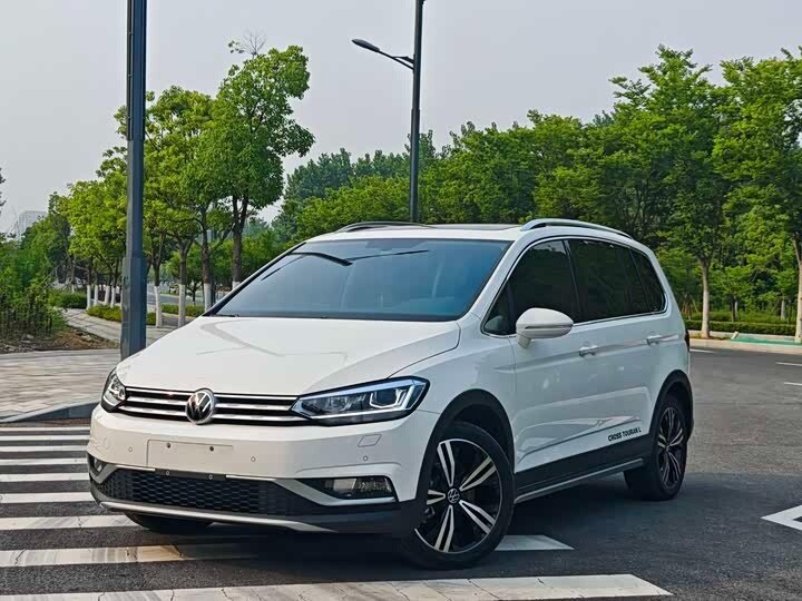 Открыть фотографии: Volkswagen Touran II