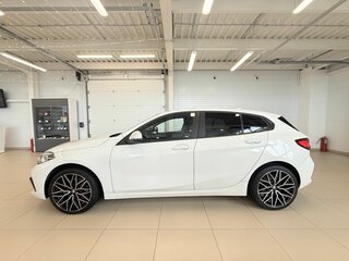 2019 BMW 1 серии 118i III (F40), белый, 1799999 рублей, вид 3