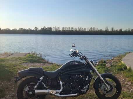 2013 Hyosung Aquila GV650, чёрный, 410000 рублей, вид 3