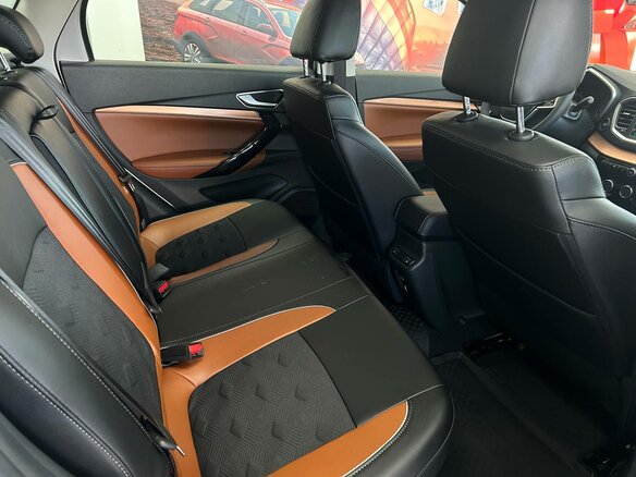 2026 Lada (ВАЗ) Vesta SW Cross I Рестайлинг (NG), белый - вид 11