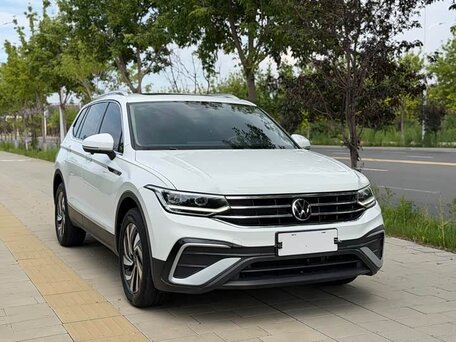 2023 Volkswagen Tiguan II Рестайлинг, белый, 2330000 рублей, вид 3