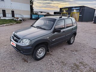 2011 Chevrolet Niva I Рестайлинг, серый, 530000 рублей, вид 1