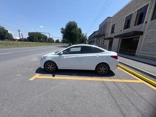 2015 Hyundai Solaris I Рестайлинг, белый, 1000000 рублей, вид 4