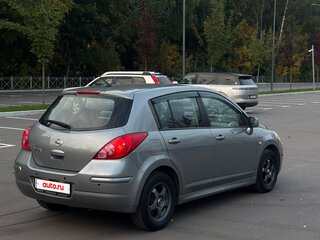 2013 Nissan Tiida I Рестайлинг, серый, 1350000 рублей, вид 5