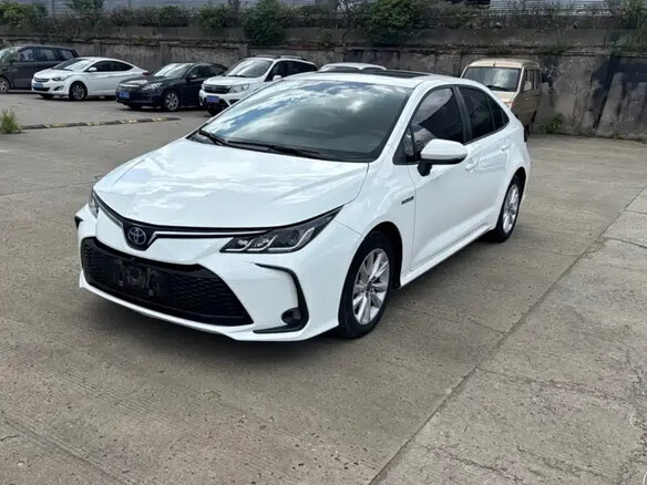 2023 Toyota Corolla Sporty XII (E210) Рестайлинг, белый, 1750000 рублей