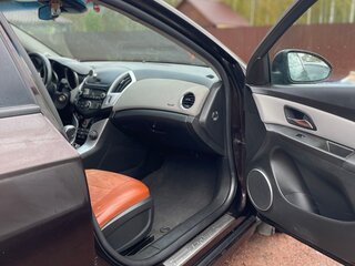 2013 Chevrolet Cruze I Рестайлинг, коричневый, 720000 рублей, вид 3