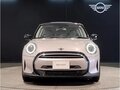 2023 Mini Hatch Cooper III (F55/F56) Рестайлинг 2, бежевый - вид 1