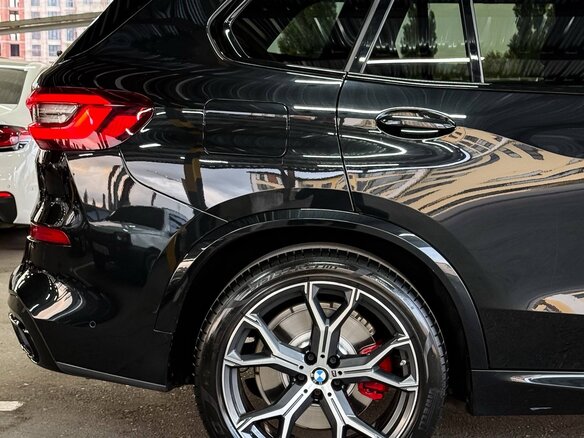2021 BMW X5 40i IV (G05/G18), чёрный, 6650000 рублей - вид 6