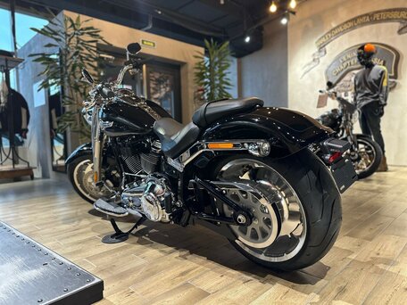 2023 Harley-Davidson Fat Boy, чёрный, 3800000 рублей, вид 2