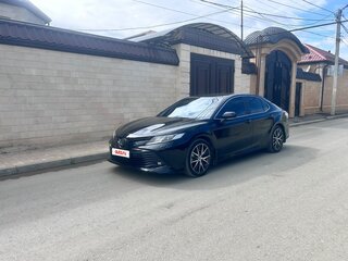 2018 Toyota Camry VIII (XV70), чёрный, 2400000 рублей, вид 1