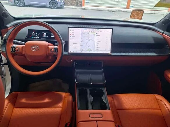 2026 Toyota bZ3X 67.9 kWh, белый - вид 8