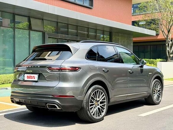 2022 Porsche Cayenne E-Hybrid III, серый, 5860633 рублей - вид 5