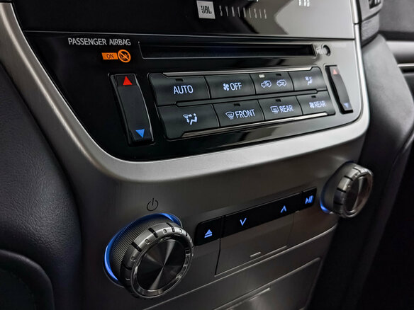 2016 Toyota Land Cruiser 200 Series Рестайлинг 2, белый - вид 30