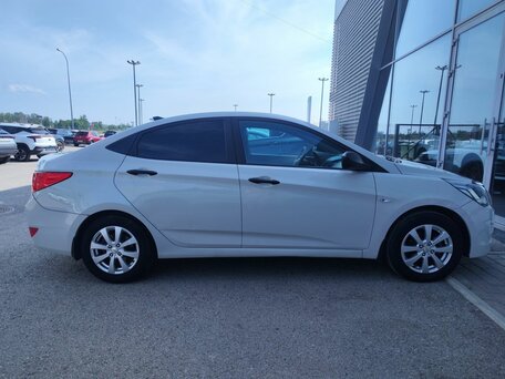 2014 Hyundai Solaris I Рестайлинг, бежевый, 580000 рублей, вид 4