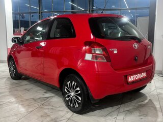 2010 Toyota Yaris II Рестайлинг, красный, 479000 рублей, вид 4