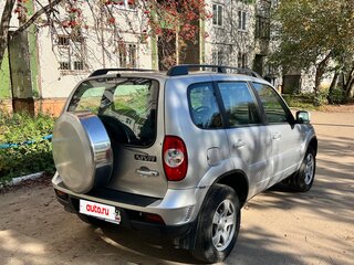 2012 Chevrolet Niva I Рестайлинг, серебристый, 549000 рублей, вид 3