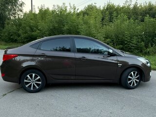 2014 Hyundai Solaris I Рестайлинг, коричневый, 885000 рублей, вид 4