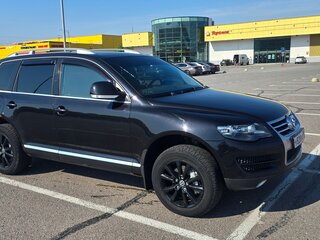 2008 Volkswagen Touareg I Рестайлинг, чёрный, 1060000 рублей, вид 5