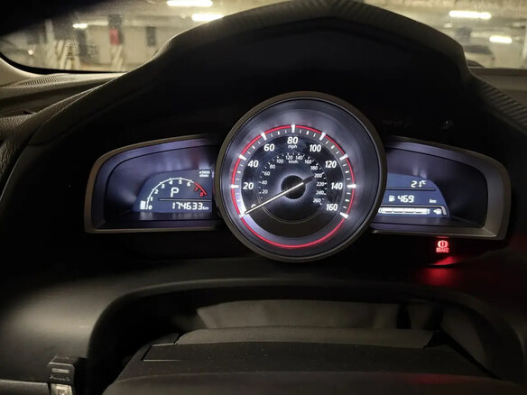 2014 Mazda 3 III (BM), серый, 1300000 рублей - вид 4