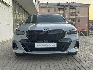 2025 BMW 5 серии 530i xDrive VIII (G60/G61/G68), серый, 7900000 рублей, вид 2