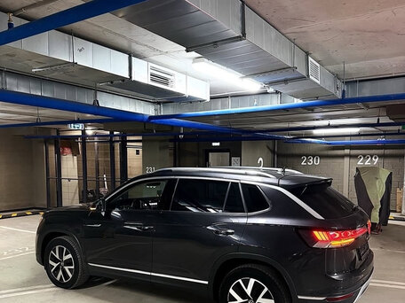 2023 Volkswagen Tayron I Рестайлинг, чёрный, 2450000 рублей, вид 4
