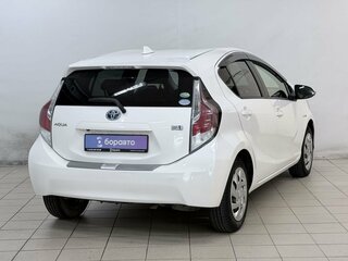 2015 Toyota Aqua I Рестайлинг, белый, 899000 рублей, вид 4
