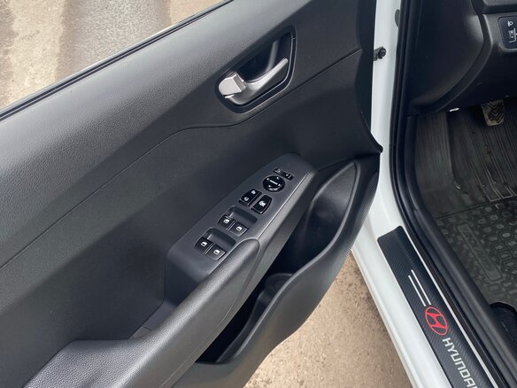 2020 Hyundai Solaris II Рестайлинг, белый, 1280000 рублей - вид 13
