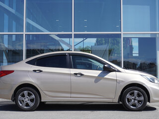 2013 Hyundai Solaris I, бежевый, 744000 рублей, вид 4