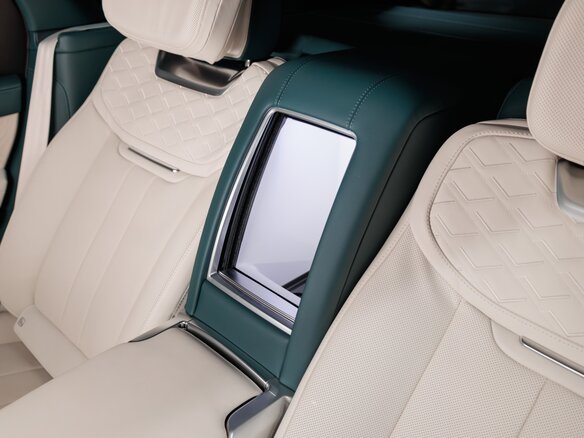 2025 Land Rover Range Rover P615 MHEV Long V, чёрный - вид 31