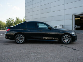 2021 BMW 3 серии 320d xDrive VII (G2x), чёрный, 3861000 рублей, вид 4