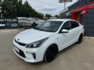 2020 Kia Rio IV, белый, 979900 рублей, вид 3