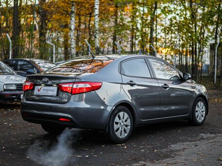 2013 Kia Rio 4-speed III, белый, 860000 рублей, вид 2