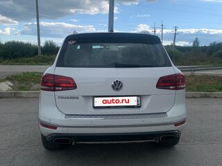 2017 Volkswagen Touareg II Рестайлинг, белый, 3800000 рублей, вид 2