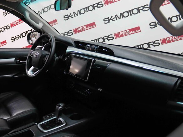 2017 Toyota Hilux VIII, чёрный, 2895950 рублей - вид 4