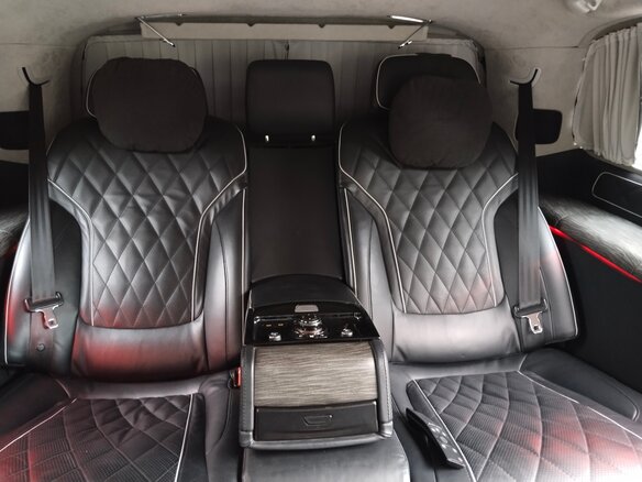 2012 Toyota Sequoia II, чёрный - вид 11