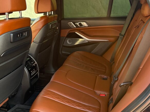 2020 BMW X5 M50d IV (G05/G18), чёрный, 7500000 рублей - вид 28