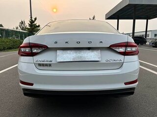 2022 Skoda Octavia III (A7) Рестайлинг, белый, 1250000 рублей, вид 5