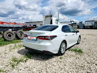 2022 Toyota Camry VIII (XV70) Рестайлинг, белый, 2764500 рублей, вид 3