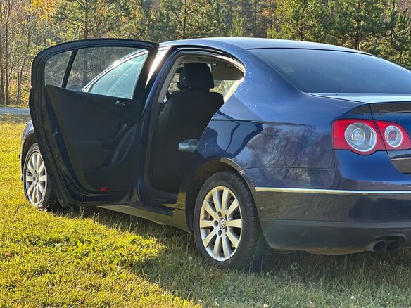 2010 Volkswagen Passat B6, синий, 630000 рублей - вид 12