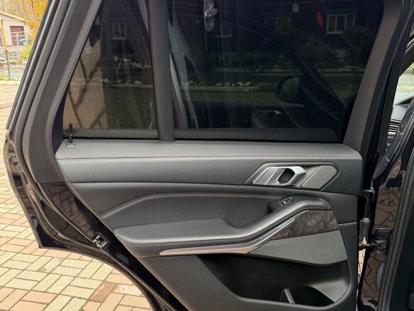 2018 BMW X5 50i IV (G05/G18), чёрный, 4700000 рублей - вид 26