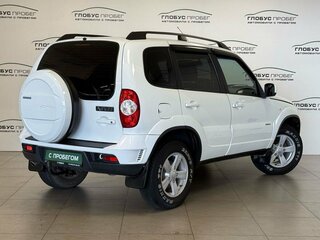 2015 Chevrolet Niva I Рестайлинг, белый, 699000 рублей, вид 2