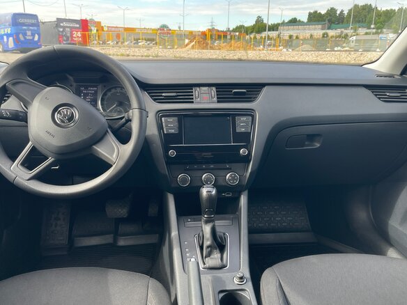 2020 Skoda Octavia III (A7) Рестайлинг, белый, 1650000 рублей - вид 7