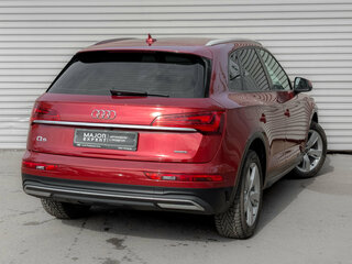2021 Audi Q5 45 TFSI II (FY) Рестайлинг, красный, 4199000 рублей, вид 5