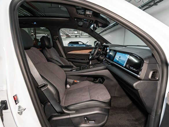 2026 Geely Monjaro I Рестайлинг, белый - вид 19