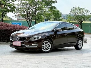 2018 Volvo S60 II Рестайлинг, коричневый, 1360000 рублей, вид 1