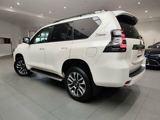 2021 Toyota Land Cruiser Prado 150 Series Рестайлинг 3, белый, 6650000 рублей, вид 4