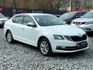 2018 Skoda Octavia III (A7) Рестайлинг, белый, 1279000 рублей, вид 3