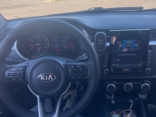 2021 Kia Rio IV Рестайлинг, серый, 1300000 рублей, вид 2